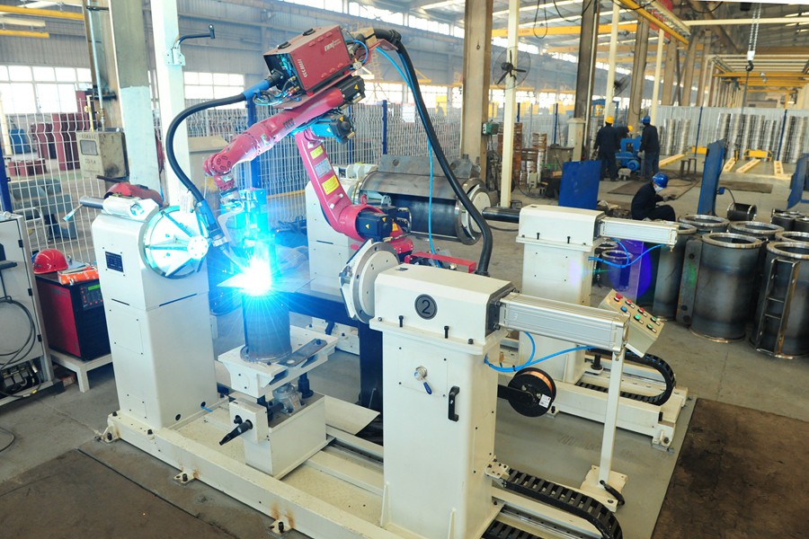 Cover welding robot